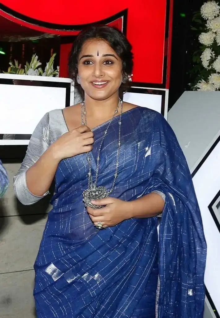 Glamorous Indian Model Vidya Balan In Blue Saree